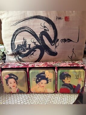 Vintage Asian set of 3  Fuxiangyuan Mooncake  Tins.